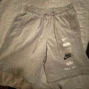 Men’s Nike shorts MEDIUM